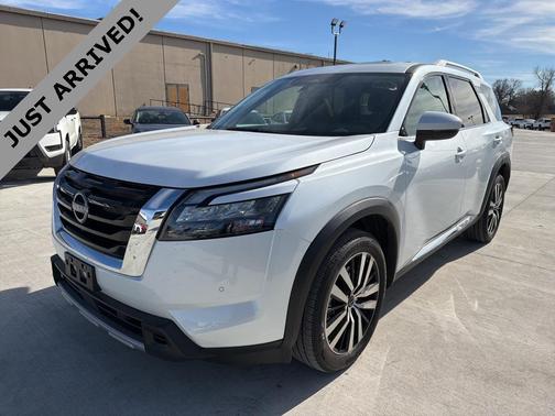 2025 Nissan Pathfinder Platinum 4WD