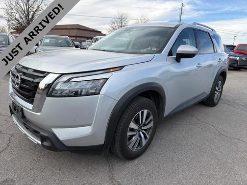 2025 Nissan Pathfinder SL FWD