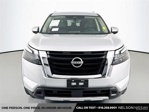 2025 Nissan Pathfinder SL FWD
