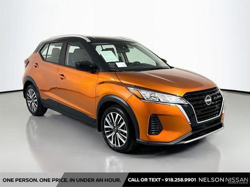 Monarch Orange Metallic/Super Black 2023 Nissan Kicks SV