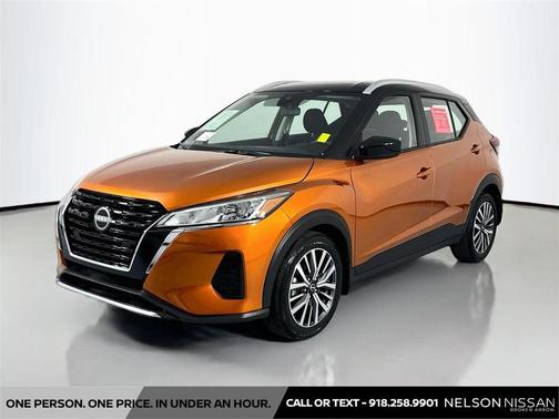 Monarch Orange Metallic/Super Black 2023 Nissan Kicks SV
