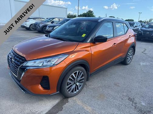Monarch Orange Metallic/Super Black 2023 Nissan Kicks SV