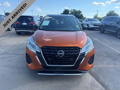 Monarch Orange Metallic/Super Black 2023 Nissan Kicks SV