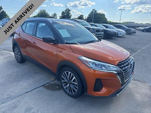 Monarch Orange Metallic/Super Black 2023 Nissan Kicks SV