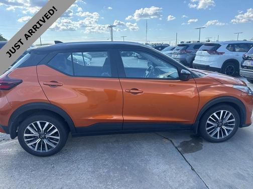 Monarch Orange Metallic/Super Black 2023 Nissan Kicks SV