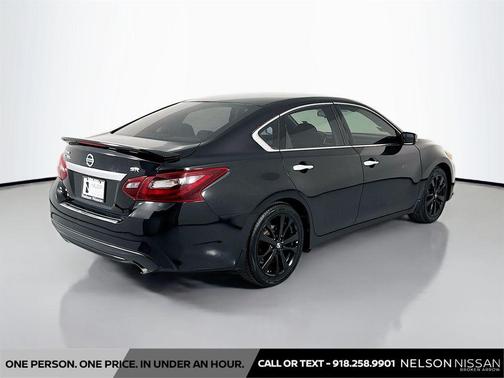Super Black 2017 Nissan Altima 2.5 SR