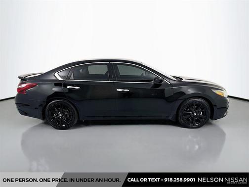 Super Black 2017 Nissan Altima 2.5 SR