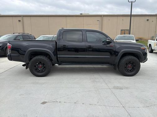 Midnight Black Metallic 2018 Toyota Tacoma TRD Pro