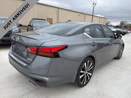 2022 Nissan Altima SR VC-Turbo FWD