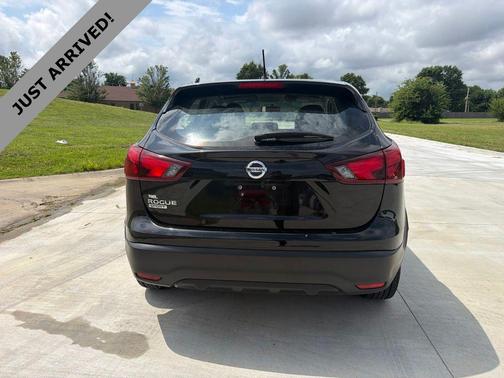 Magnetic Black Pearl 2019 Nissan Rogue Sport S