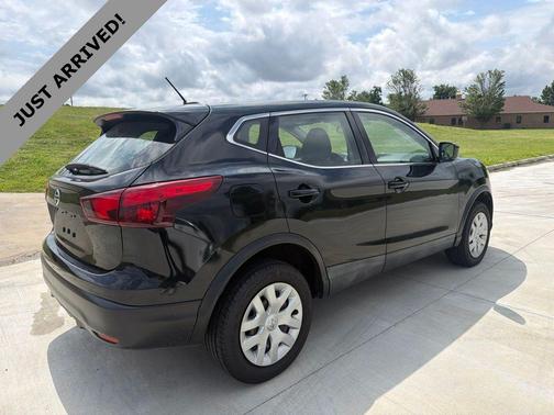Magnetic Black Pearl 2019 Nissan Rogue Sport S