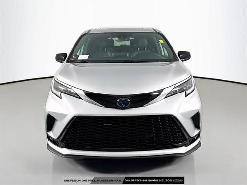 2022 Toyota Sienna XSE 7 Passenger