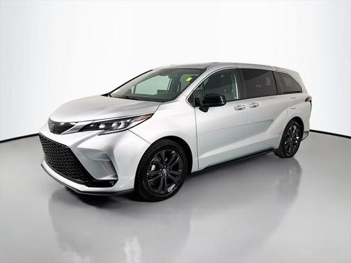 2022 Toyota Sienna XSE 7 Passenger