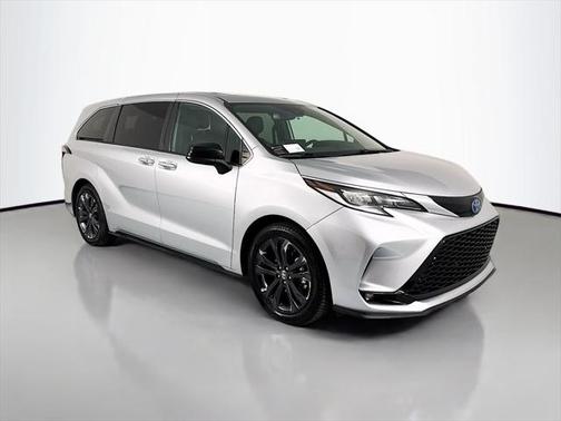 2022 Toyota Sienna XSE 7 Passenger