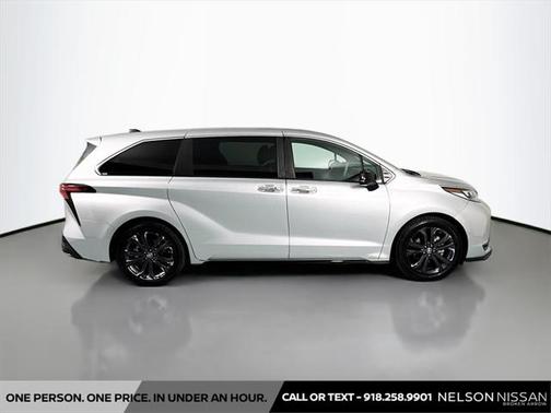 2022 Toyota Sienna XSE 7 Passenger
