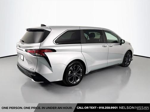 2022 Toyota Sienna XSE 7 Passenger