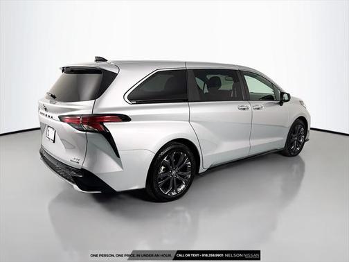 2022 Toyota Sienna XSE 7 Passenger