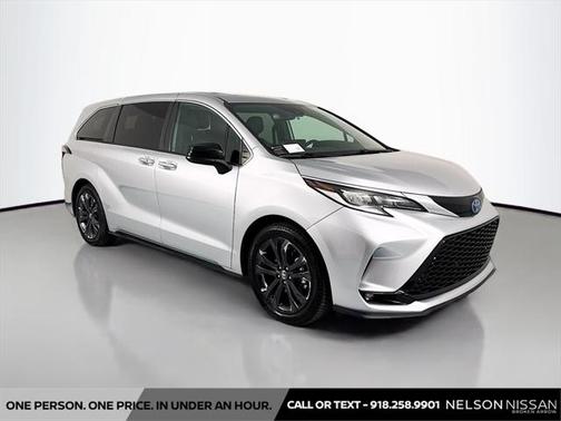 2022 Toyota Sienna XSE 7 Passenger