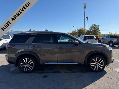 2024 Nissan Pathfinder Platinum 4WD