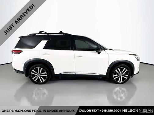 Pearl White Tricoat/Super Black 2023 Nissan Pathfinder Platinum 4WD