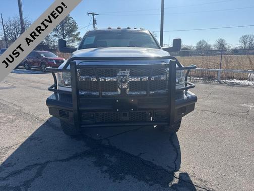 2017 RAM 3500 Tradesman Crew Cab 4x4 8' Box