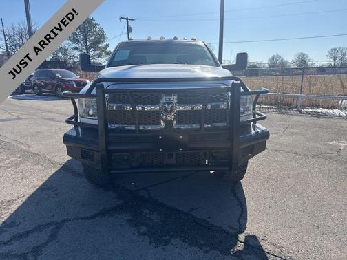 2017 RAM 3500 Tradesman Crew Cab 4x4 8' Box
