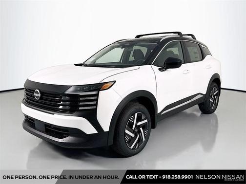 Aspen White Tricoat/Super Black 2026 Nissan Kicks SV