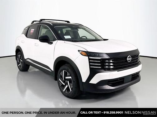 Aspen White Tricoat/Super Black 2026 Nissan Kicks SV
