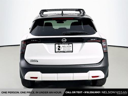 Aspen White Tricoat/Super Black 2026 Nissan Kicks SV