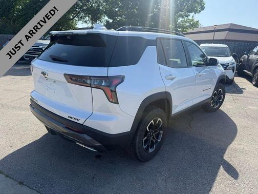 Iridescent Pearl Tricoat 2025 Chevrolet Equinox FWD ACTIV