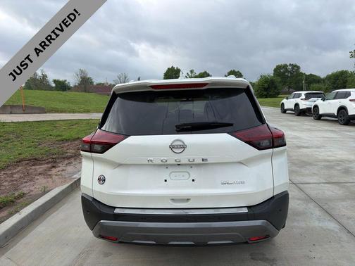 Pearl White Tricoat 2023 Nissan Rogue SL