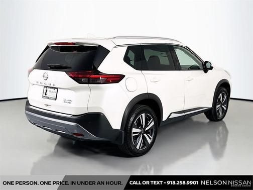 Pearl White Tricoat 2023 Nissan Rogue SL