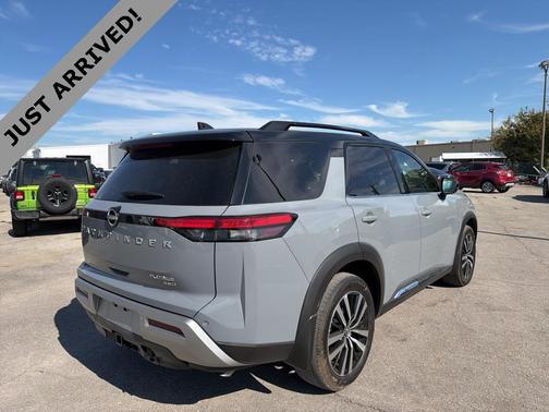 2025 Nissan Pathfinder Platinum 4WD