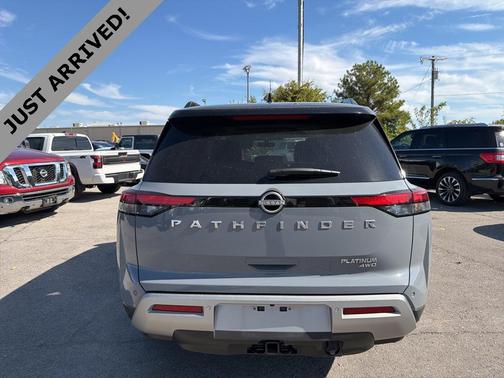 2025 Nissan Pathfinder Platinum 4WD