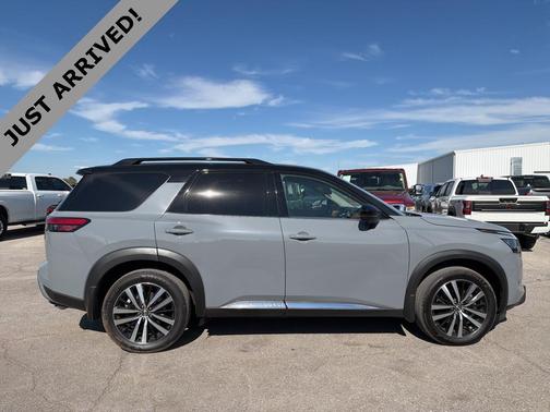 2025 Nissan Pathfinder Platinum 4WD