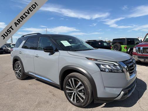 2025 Nissan Pathfinder Platinum 4WD