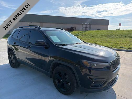 Diamond Black Crystal Pearlcoat 2019 Jeep Cherokee Altitude
