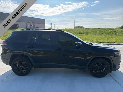 Diamond Black Crystal Pearlcoat 2019 Jeep Cherokee Altitude