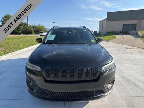 Diamond Black Crystal Pearlcoat 2019 Jeep Cherokee Altitude