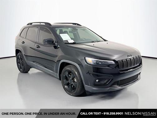 Diamond Black Crystal Pearlcoat 2019 Jeep Cherokee Altitude