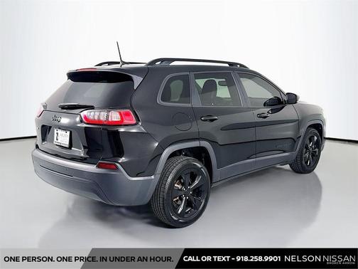 Diamond Black Crystal Pearlcoat 2019 Jeep Cherokee Altitude
