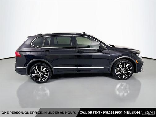 Deep Black Pearl 2022 Volkswagen Tiguan 2.0T SEL R-Line 4MOTION
