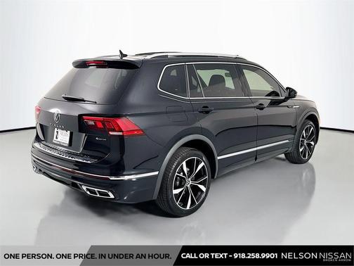 Deep Black Pearl 2022 Volkswagen Tiguan 2.0T SEL R-Line 4MOTION
