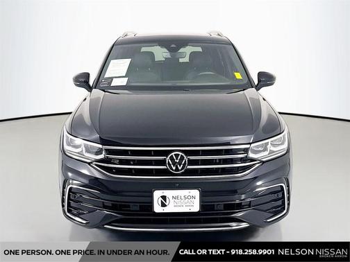 Deep Black Pearl 2022 Volkswagen Tiguan 2.0T SEL R-Line 4MOTION
