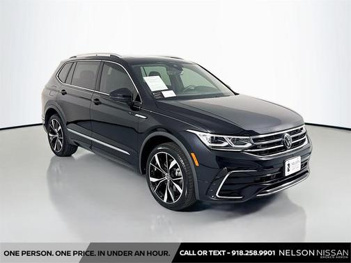 Deep Black Pearl 2022 Volkswagen Tiguan 2.0T SEL R-Line 4MOTION