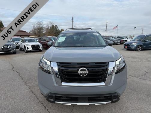2024 Nissan Pathfinder Platinum 4WD
