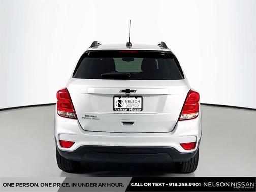 Silver Ice Metallic 2022 Chevrolet Trax LT