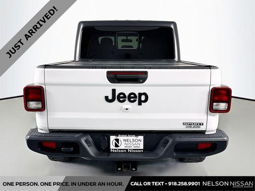 Bright White Clearcoat 2020 Jeep Gladiator Sport S