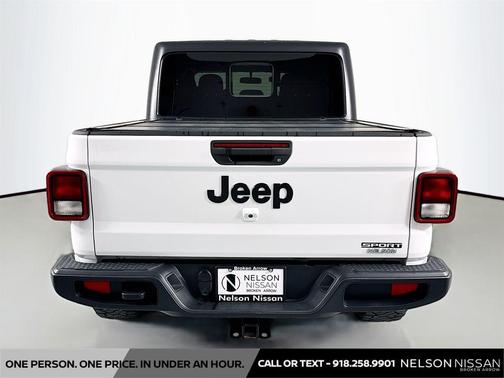 Bright White Clearcoat 2020 Jeep Gladiator Sport S