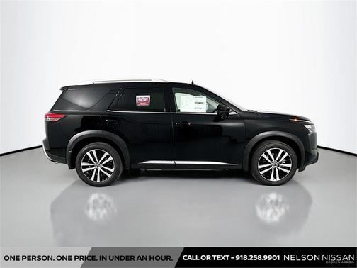 2025 Nissan Pathfinder Platinum 4WD